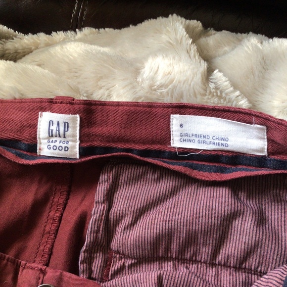 Deep red Gap girlfriend chinos, sz6, excellent condition - Picture 2 of 4